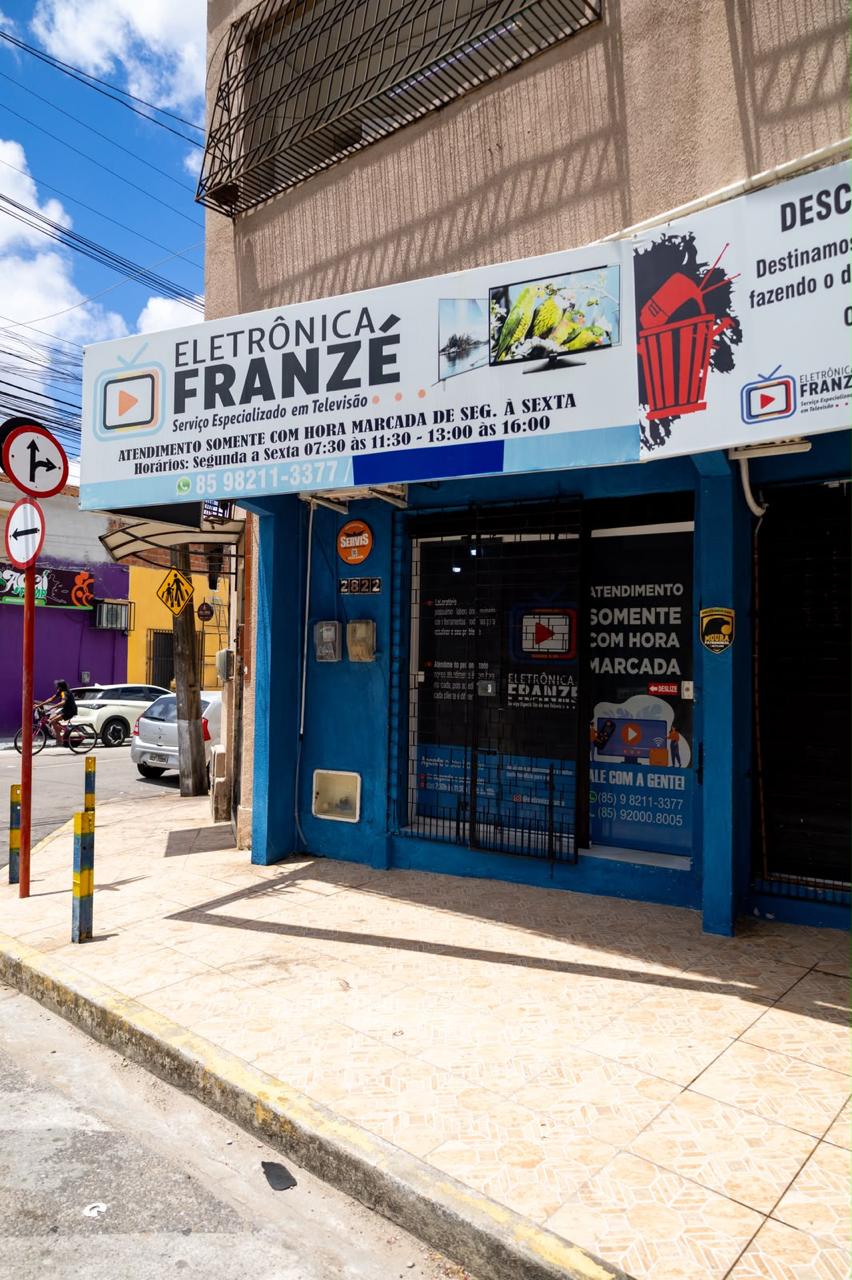 Fachada da loja Eletrônica Franzé, na Rua Ildefonso Albano